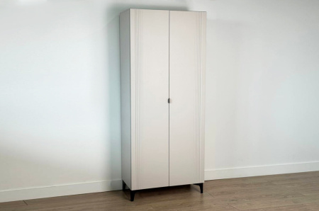 Шкаф двухдверный Рич кашемир/фрапучино матовый/черный Шкаф двухдверный Рич кашемир/фрапучино матовый/черный