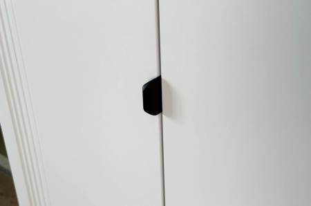 Шкаф двухдверный Рич кашемир/фрапучино матовый/черный Шкаф двухдверный Рич кашемир/фрапучино матовый/черный