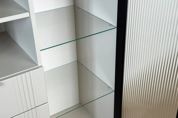 Комод 2 Рич со стеклом кашемир/фрапучино матовый/черный Комод 2 Рич со стеклом кашемир/фрапучино матовый/черный